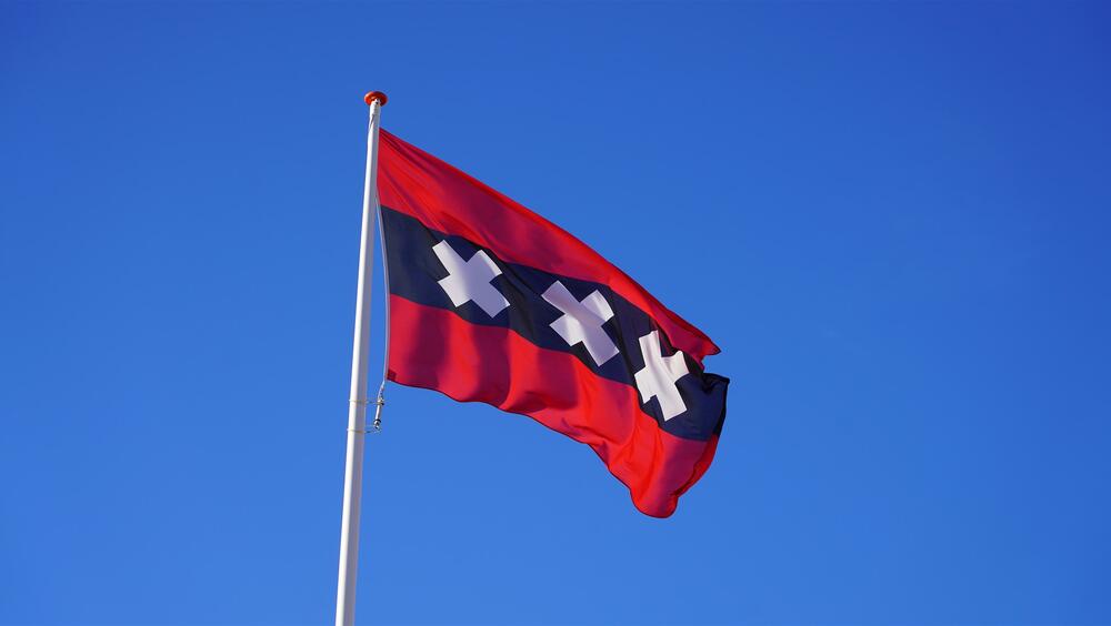 Amsterdamse vlag met een blauwe vlag