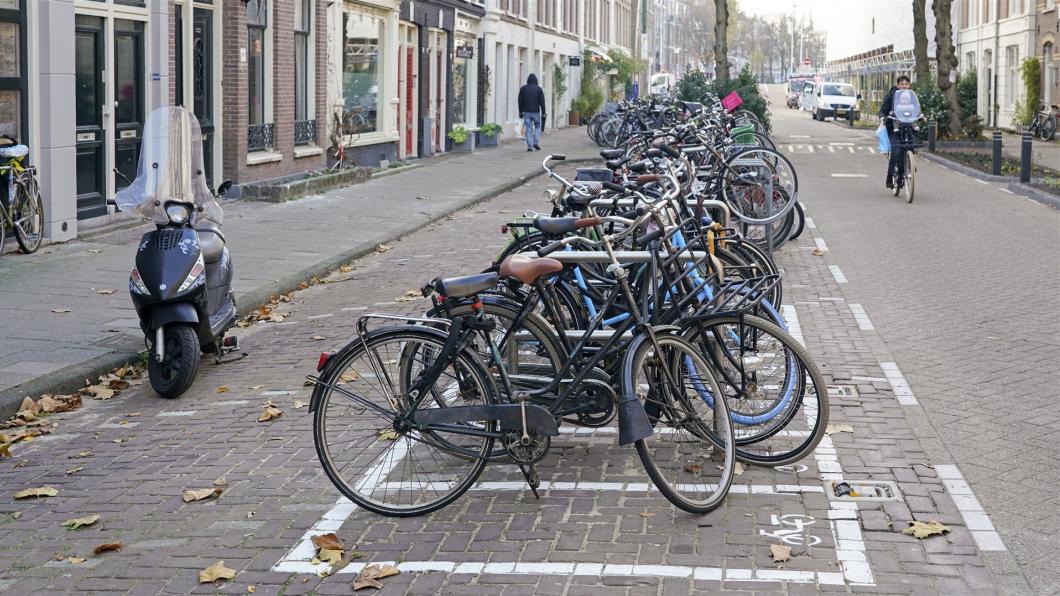 Opgeheven parkeerplekken met nieuwe fietsplekken