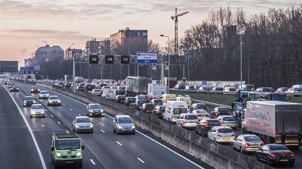 File op de A10 West