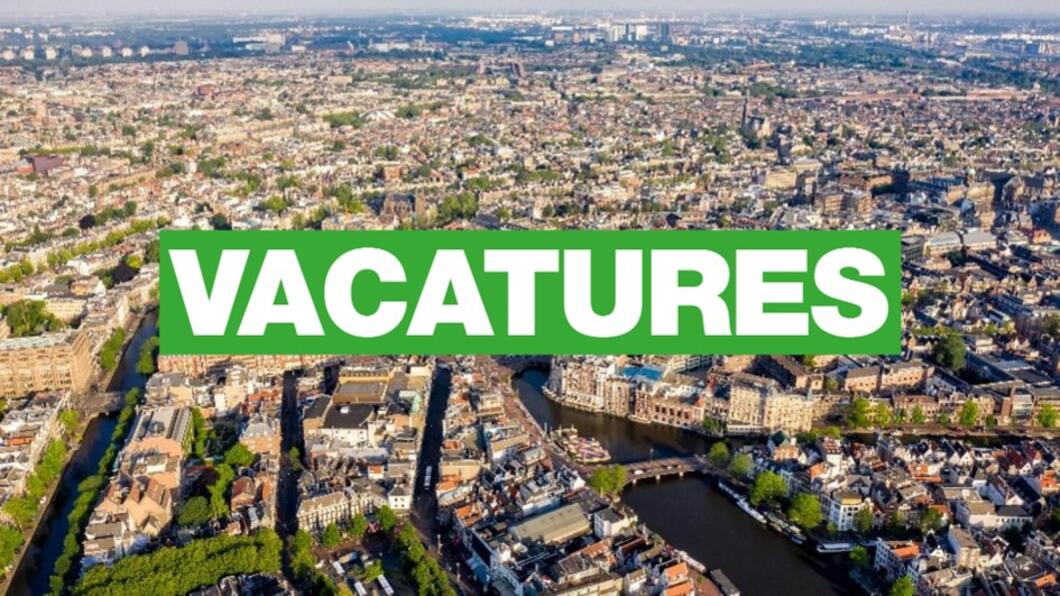 een luchtfoto van Amsterdam met de tekst vacatures