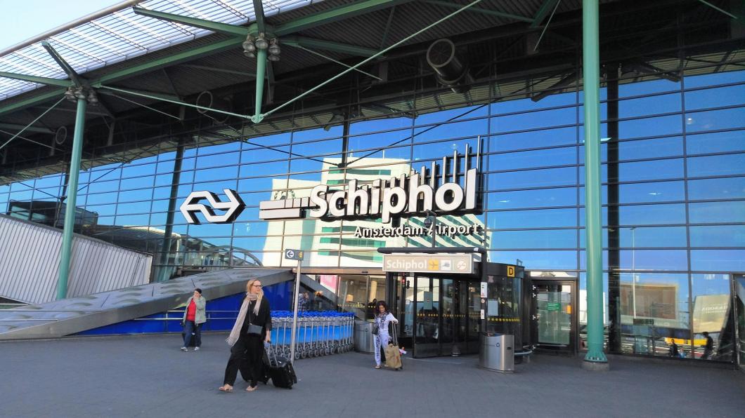 Amsterdam_Schiphol_Airport_entry.jpg