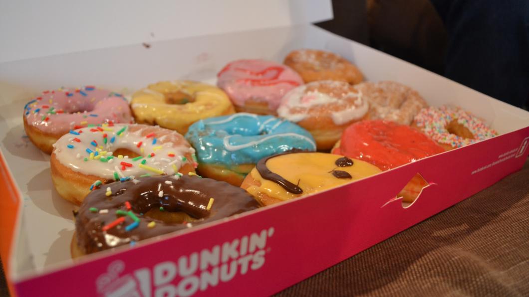 Dunkin'Donuts_donut_box.jpg