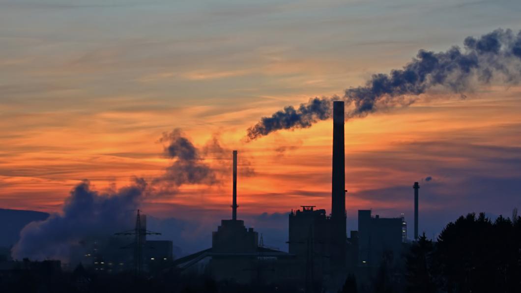 E_ON_Skyline_bei_Sonnenuntergang.jpg