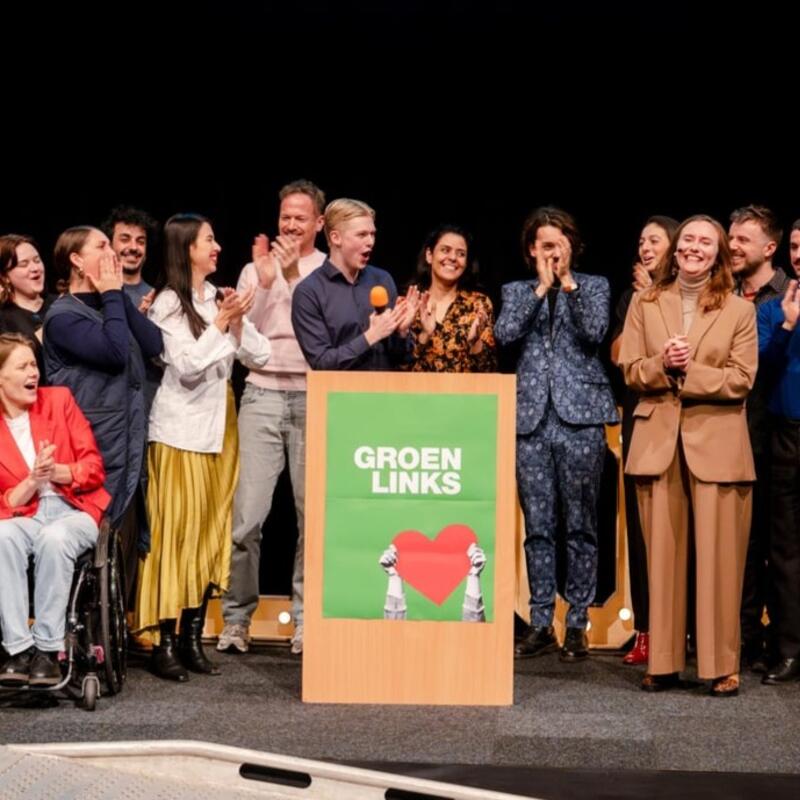 groep kandidaten op het podium