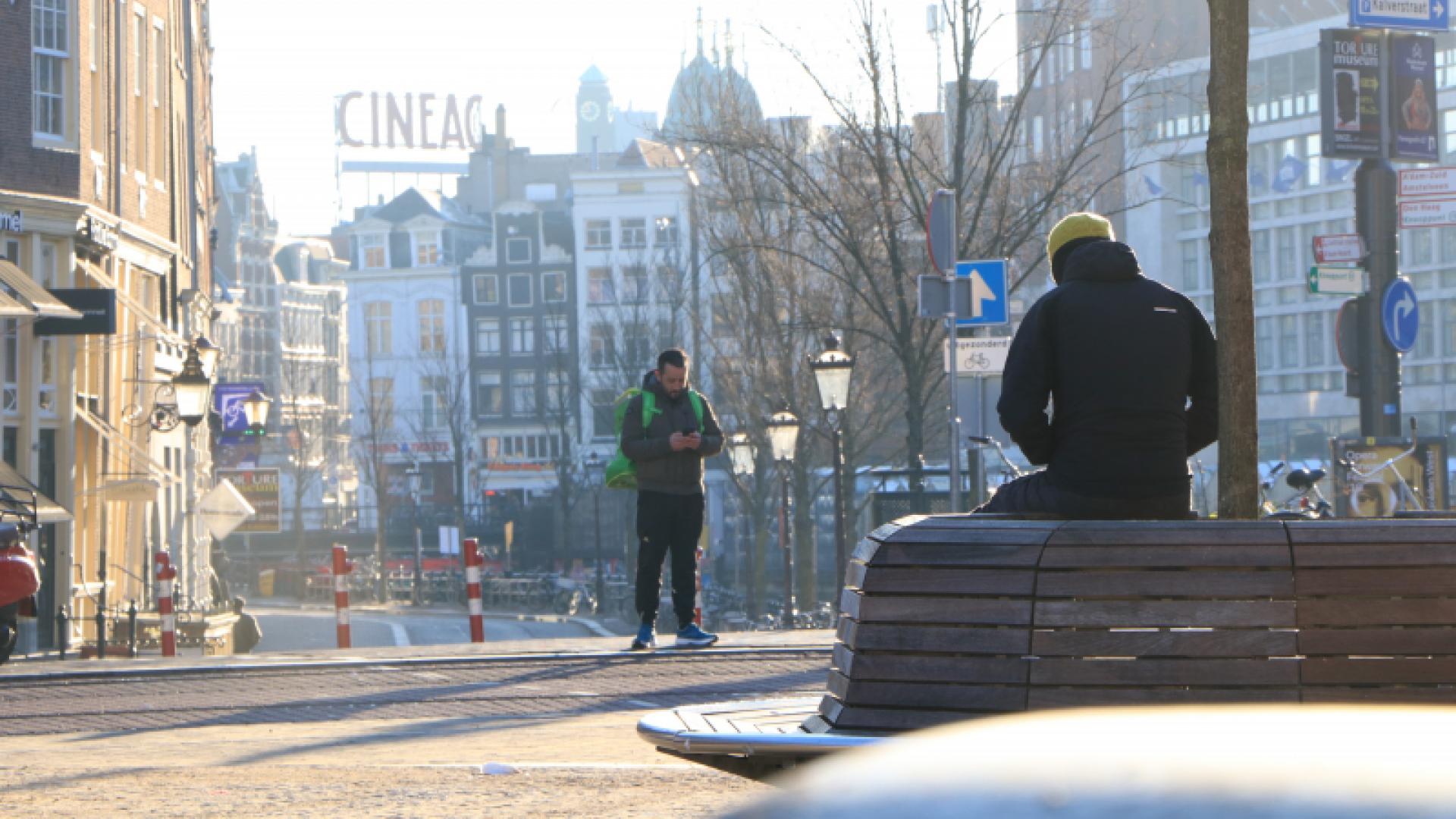 Mensen op straat in Amsterdam