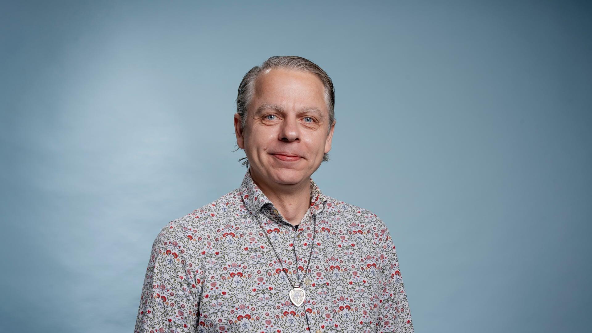 Martijn kijkt glimlachend de camera in